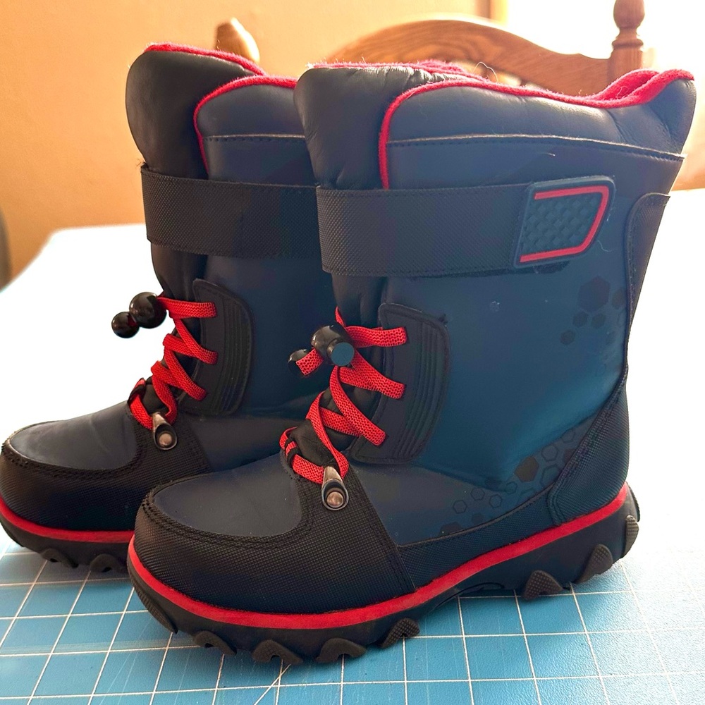 NWOB Sz 2 Wonder Nation Blue/Red/Black Waterproof Insulated Winter Snow Boots